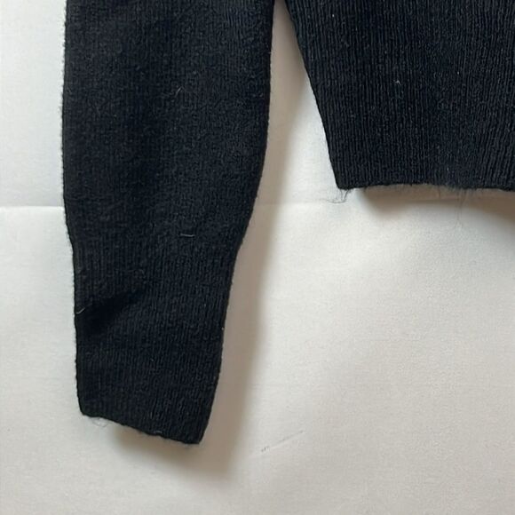 J. Crew AU196 Black Crewneck Sweater With Shoulder Buttons NWT size M - Picture 5 of 11